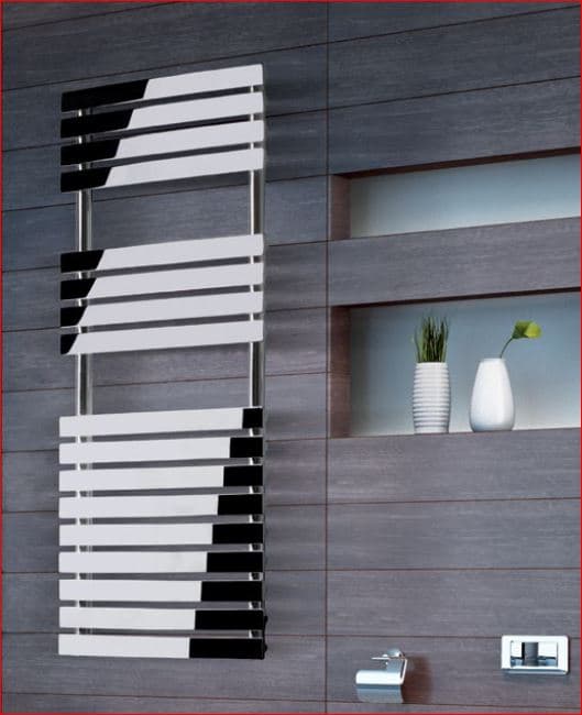 Pukita design handdoekradiator in chroom of wit